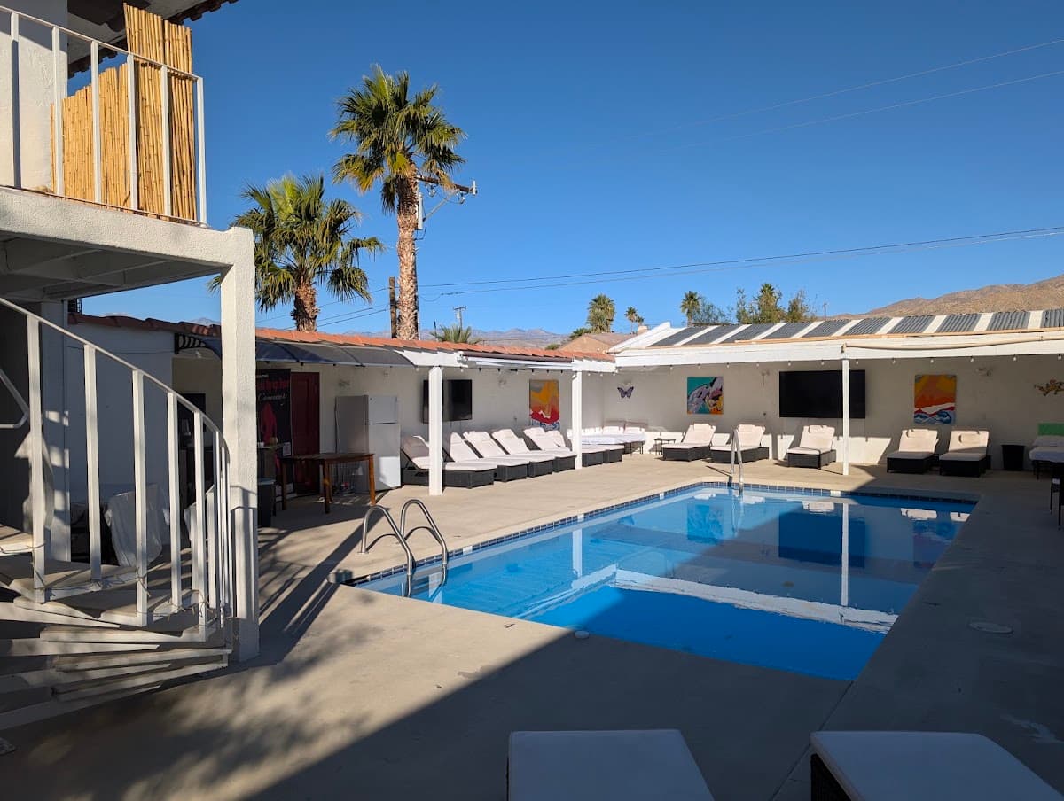 Secret Springs Resort, Hotel in Desert Hot Springs
