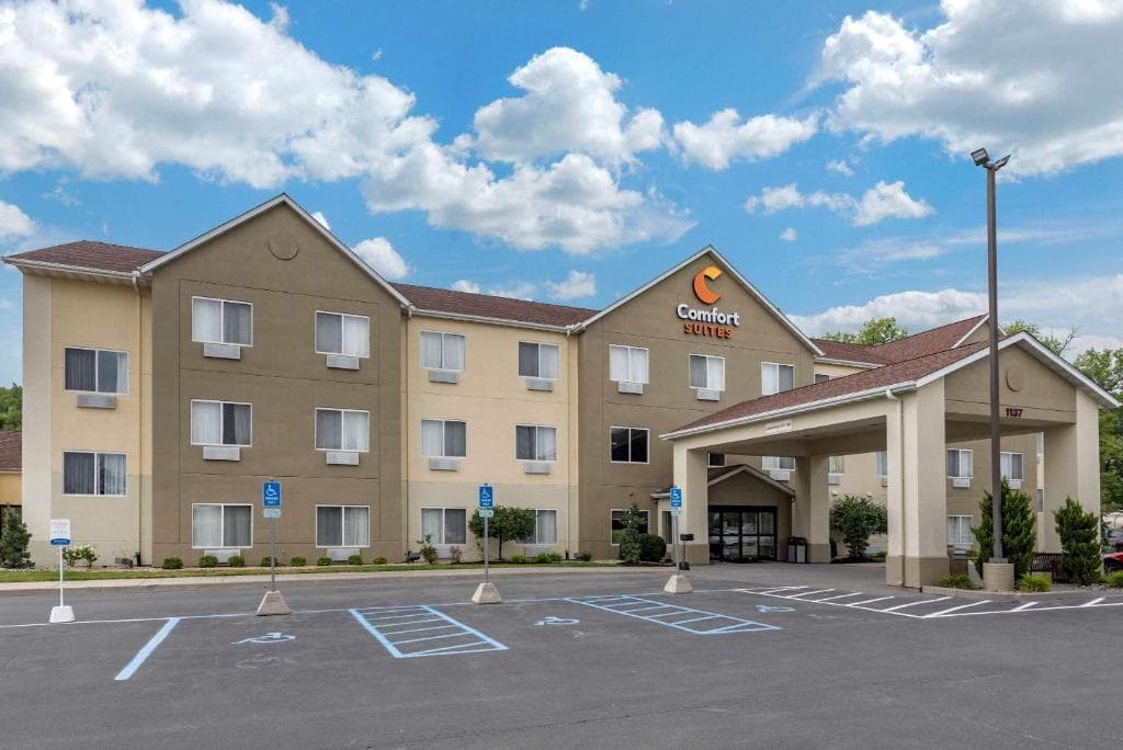Comfort Suites Auburn near I-69, Hotel in Garrett