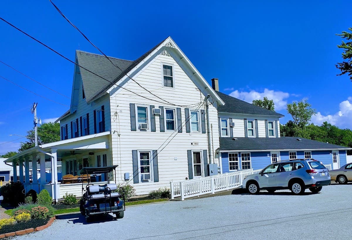 Eagle Cliff Inn Suites & Cottages, Holiday Home in Geneva-on-the-Lake