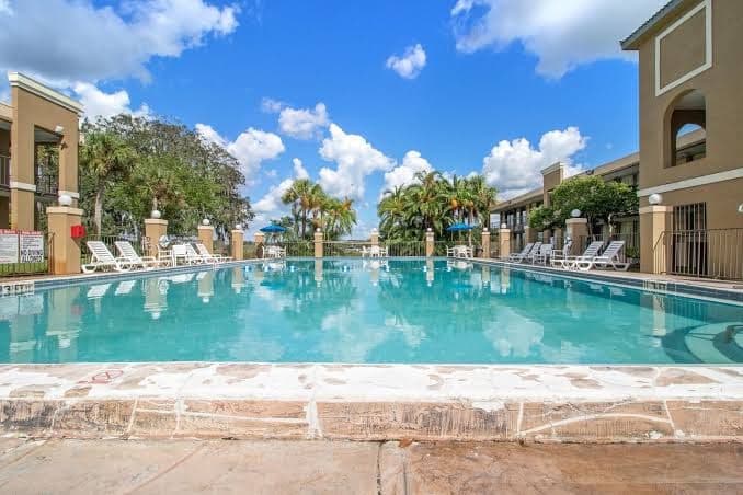 A-P-T Suites, Hotel in Gibsonia
