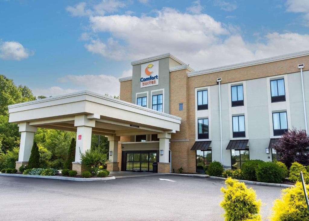 Comfort Suites Youngstown North, Hotel in Girard