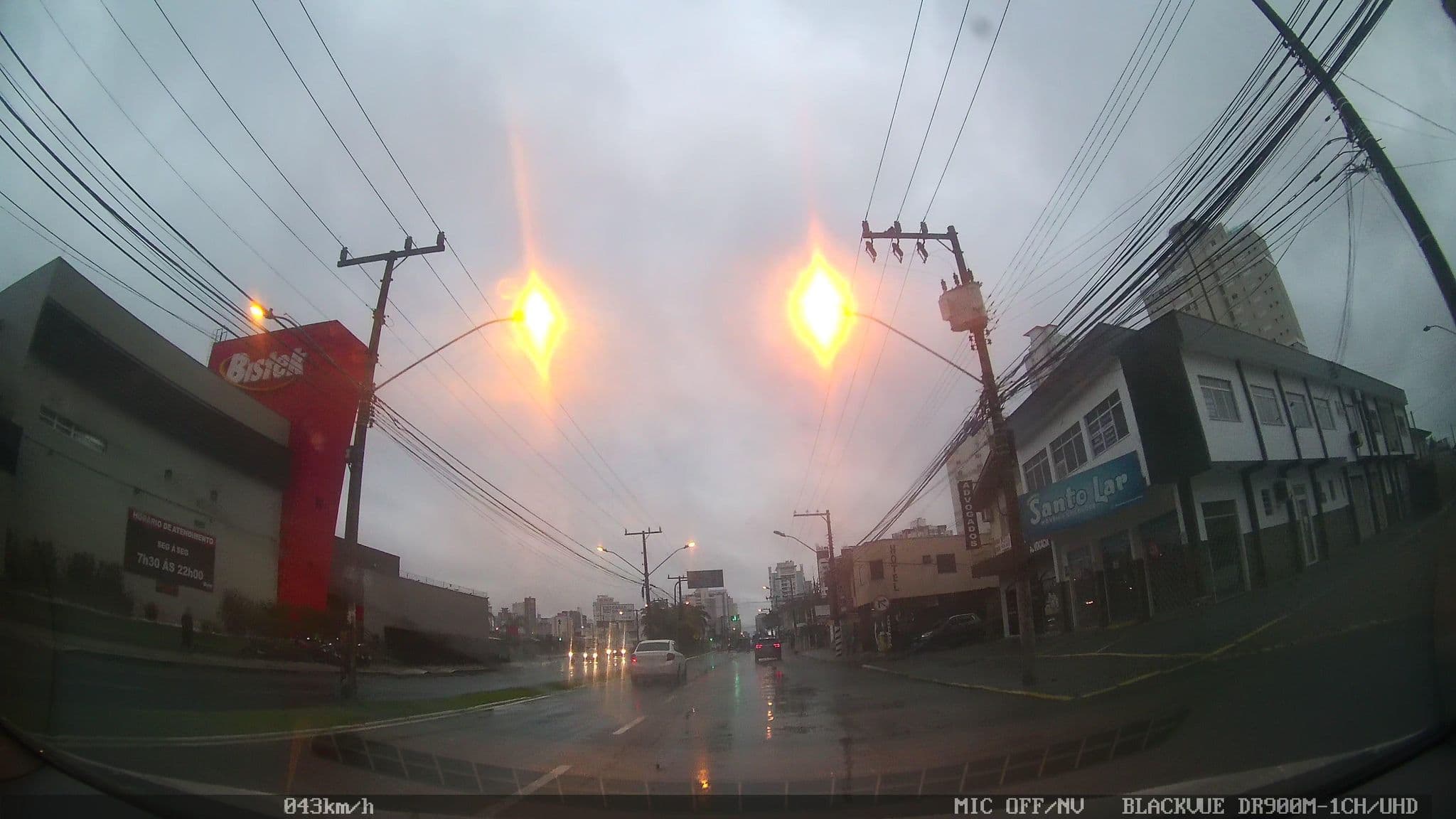 Street view near Hotel Rocha, Itajaí — © kaart5 (CC BY-SA · Mapillary)