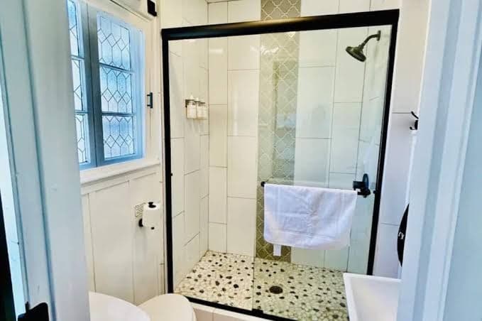 Cozy 2-bedroom hotel suites in enjoyable Glendale with WiFi, AC, Hotel in Glendale