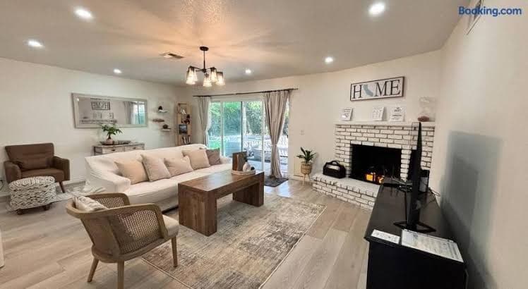 Luxury Glendora Retreat Near Pasadena - Peaceful - Entire Place, Holiday Home in Glendora