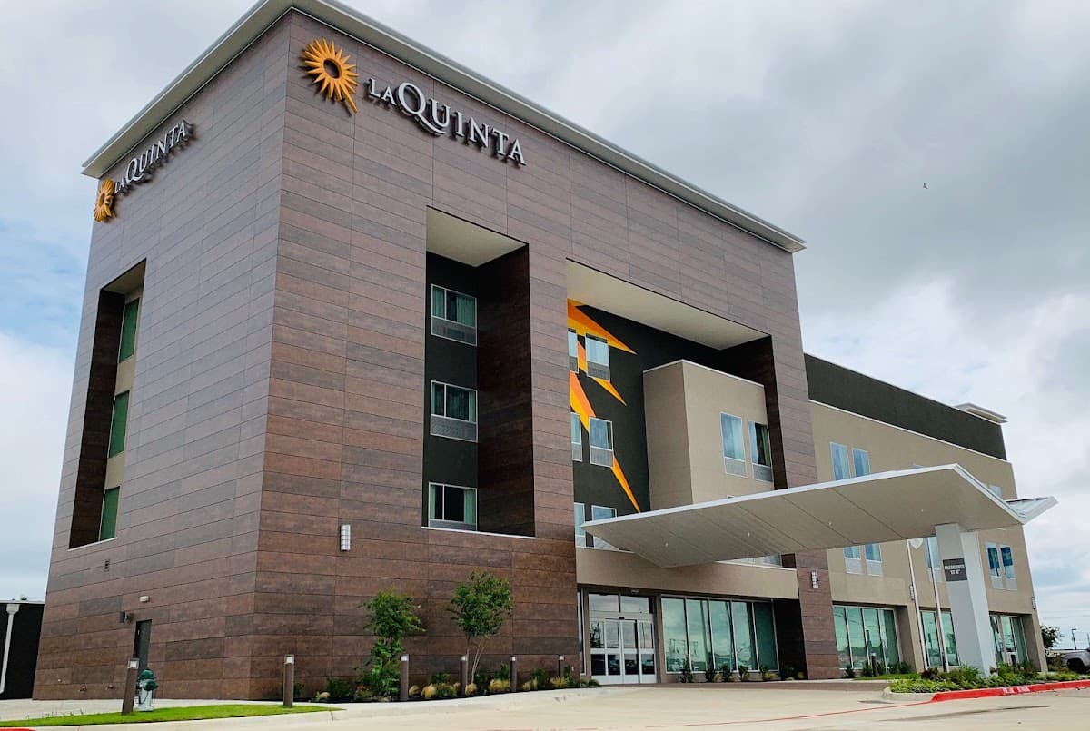La Quinta Inn and Suites by Wyndham-Red Oak TX IH-35E, Hotel in Red Oak