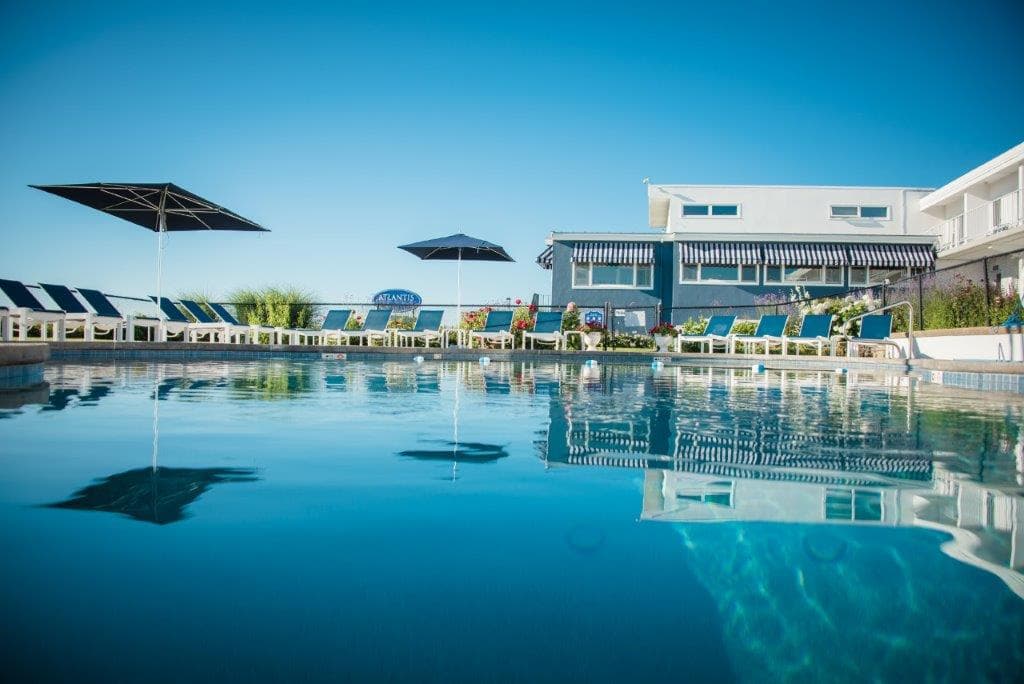 Atlantis Oceanfront Inn Hotel & Breakfast Café In Gloucester, MA, Hotel in Gloucester