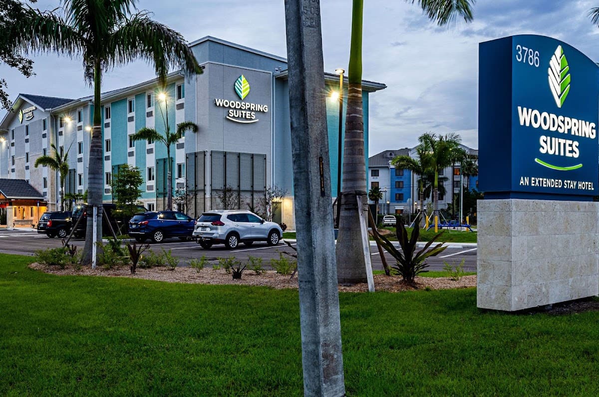 WoodSpring Suites Naples East, Aparthotel in Golden Gate