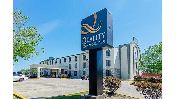 Quality Inn & Suites Near Tanger Outlet Mall, Hotel in Gonzales