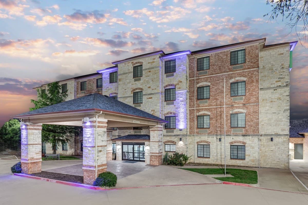 Holiday Inn Express & Suites Granbury by IHG, Hotel in Granbury