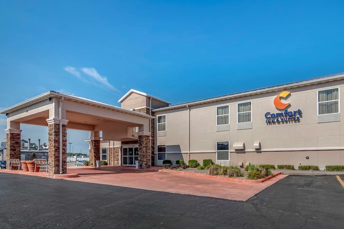 Comfort Inn & Suites Junction City - near Fort Riley, Hotel in Junction City
