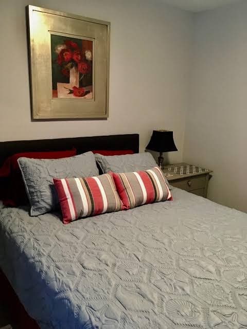 LRAFB Cozy CrashPad 1.5 m from back gate of Air Base!, Hotel in Gravel Ridge