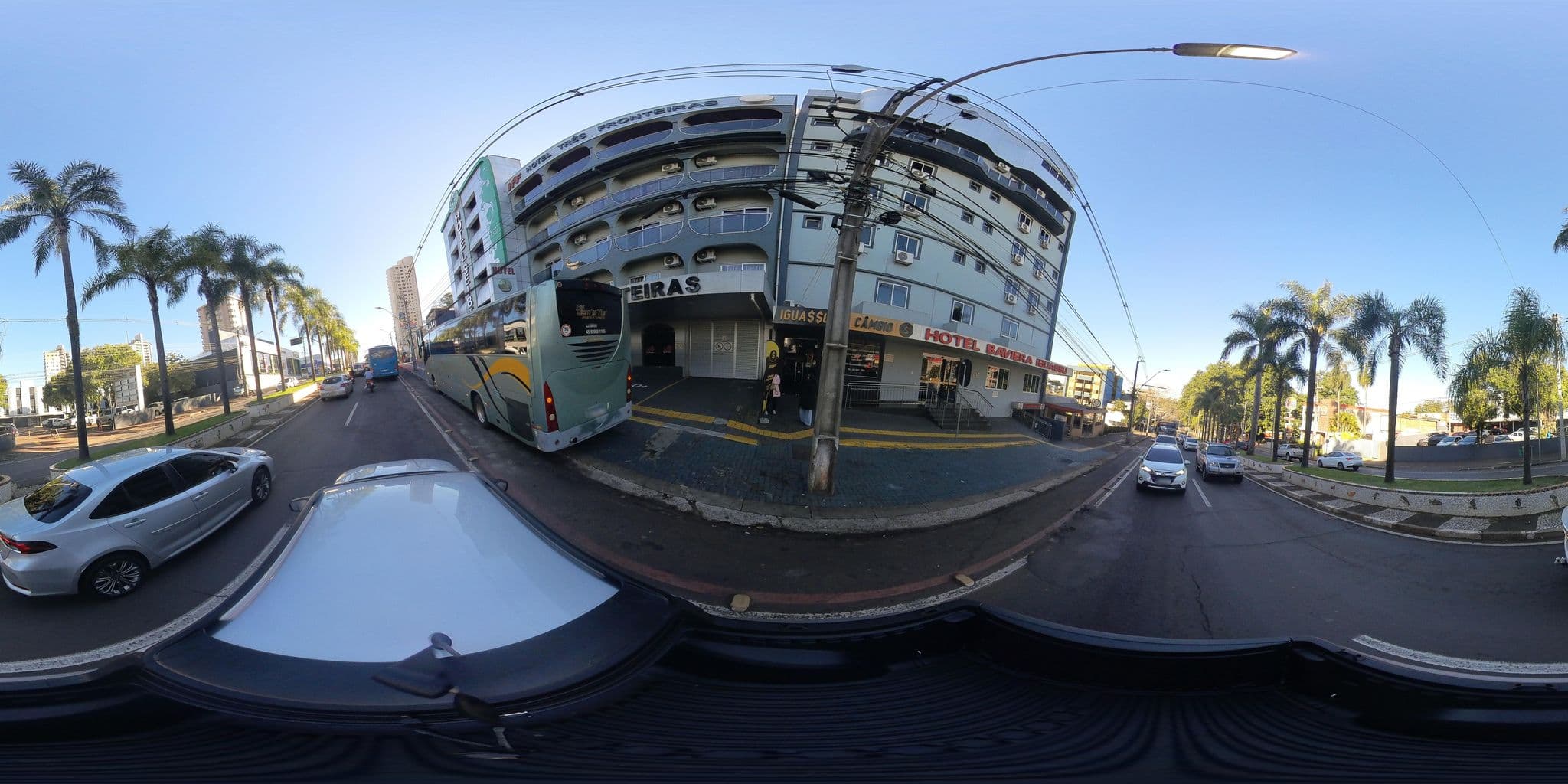 Street view near Hotel Três Fronteiras, Foz do Iguaçu — © kelvyndemelo (CC BY-SA · Mapillary)