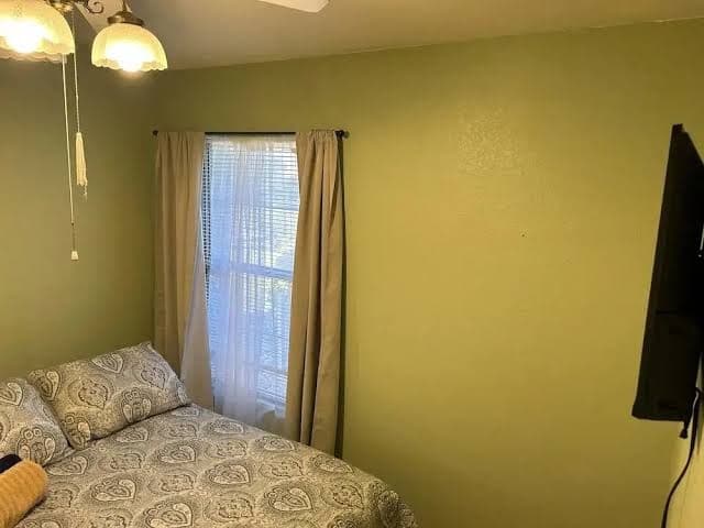 Private bedroom in cozy house near Wine Country, Guesthouse in Hemet