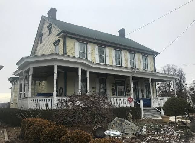 Larimer Mansion, Bed & Breakfast in Irwin