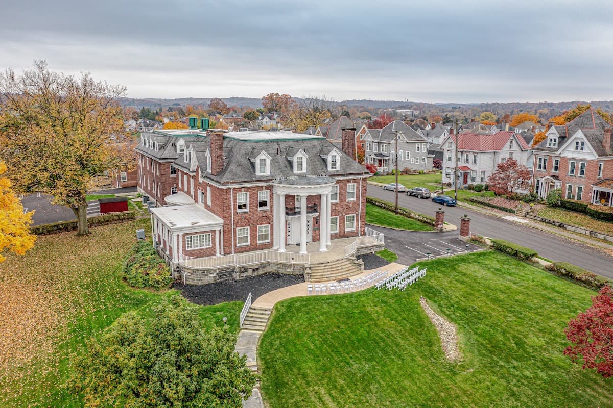 THE GRANDEUR ESTATE, Resort in Greensburg