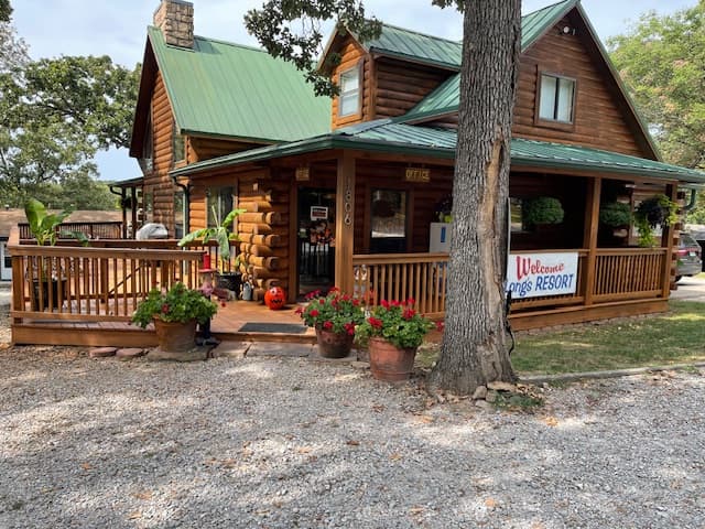 Longs Resort on Grand Lake, Resort in Grove