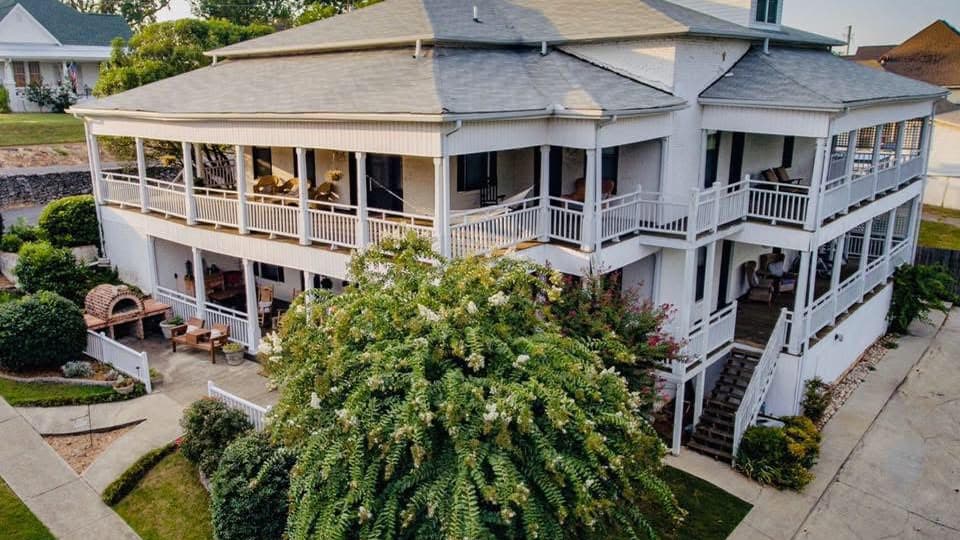 Lake Guntersville Bed & Breakfast, Bed & Breakfast in Guntersville