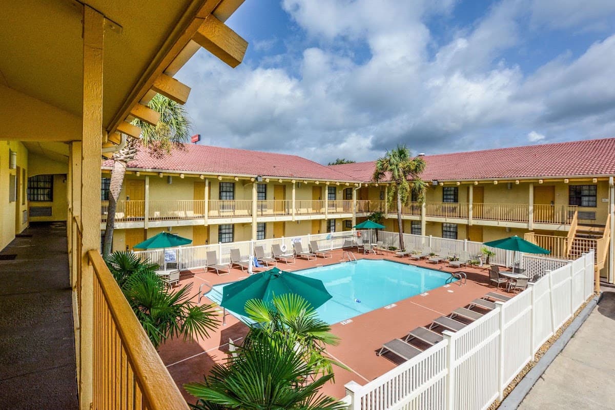 Quality Inn & Suites North Charleston - Ashley Phosphate, Hotel in Hanahan