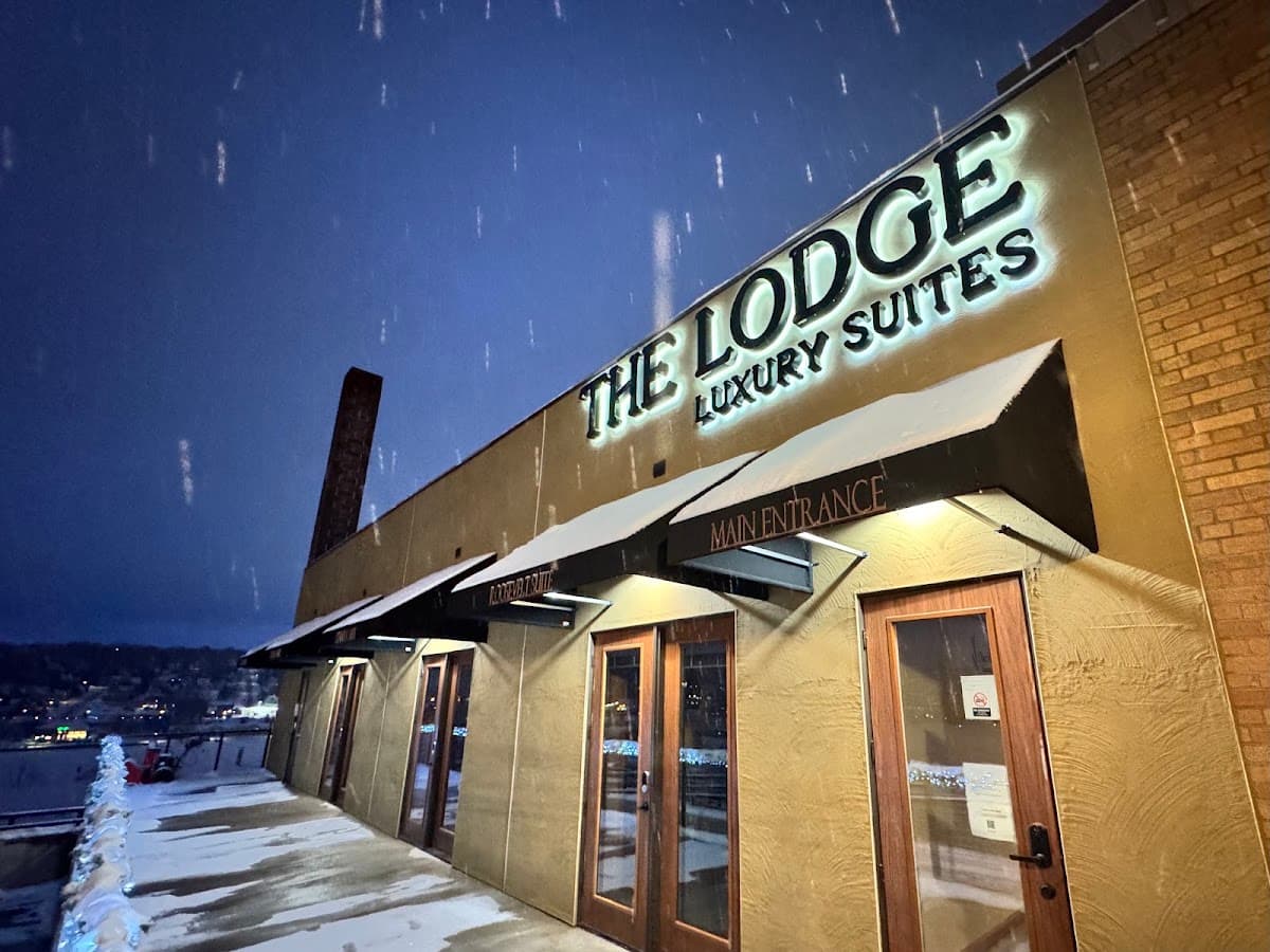 The Lodge Luxury Suites, Hotel in Hancock