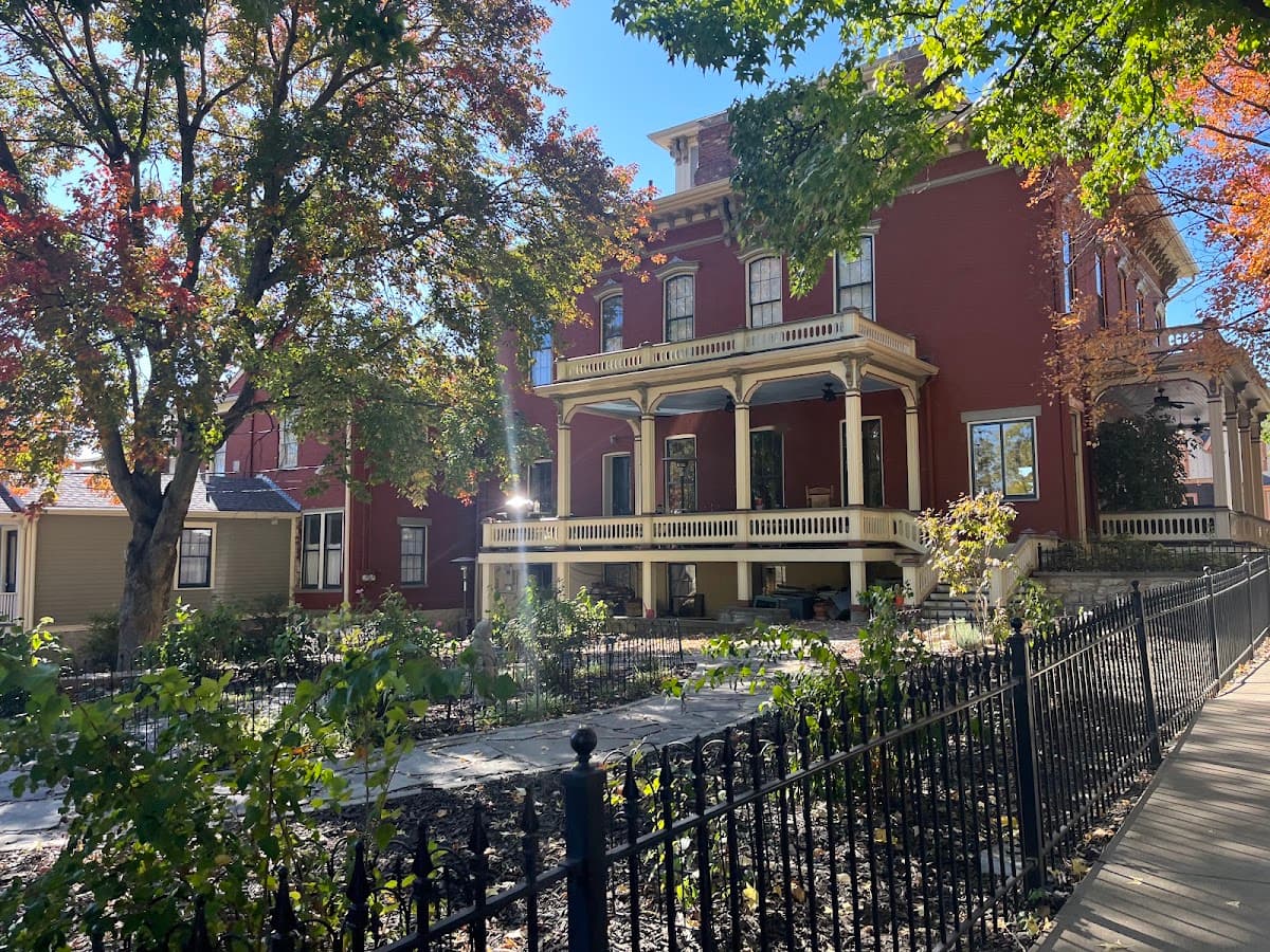 Dubach Inn - Bed and Breakfast, Bed & Breakfast in Hannibal