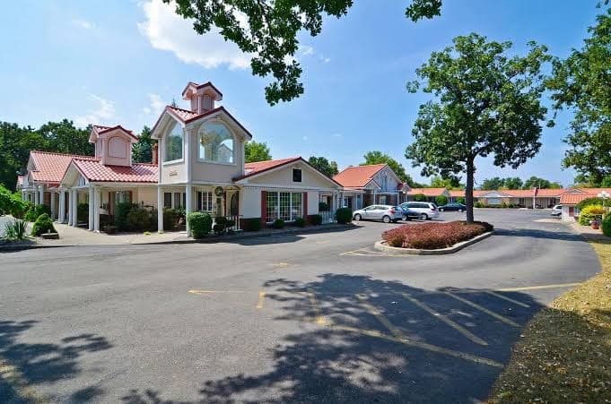Americas Best Value Inn & Suites Clarence/Buffalo East, Hotel in Harris Hill