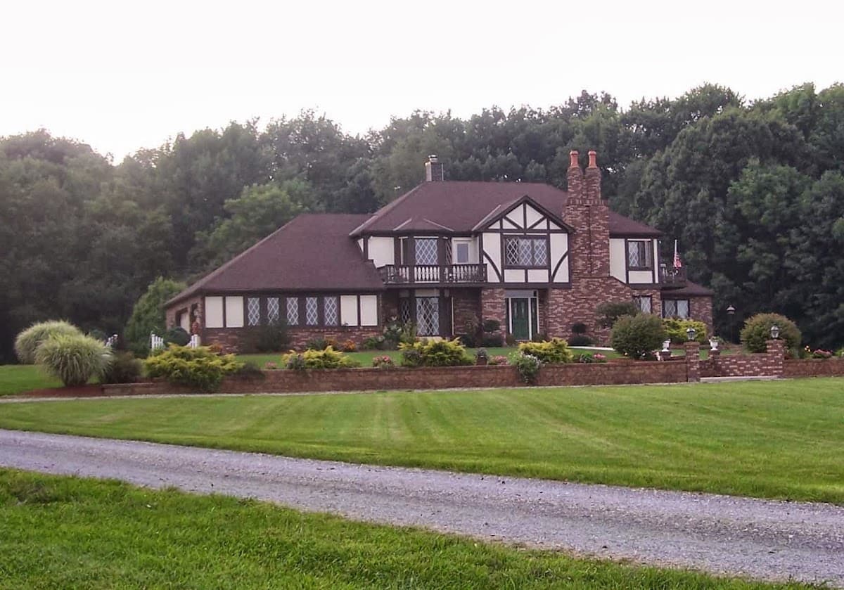 Quail's Covey Bed & Breakfast, Bed & Breakfast in Hartville