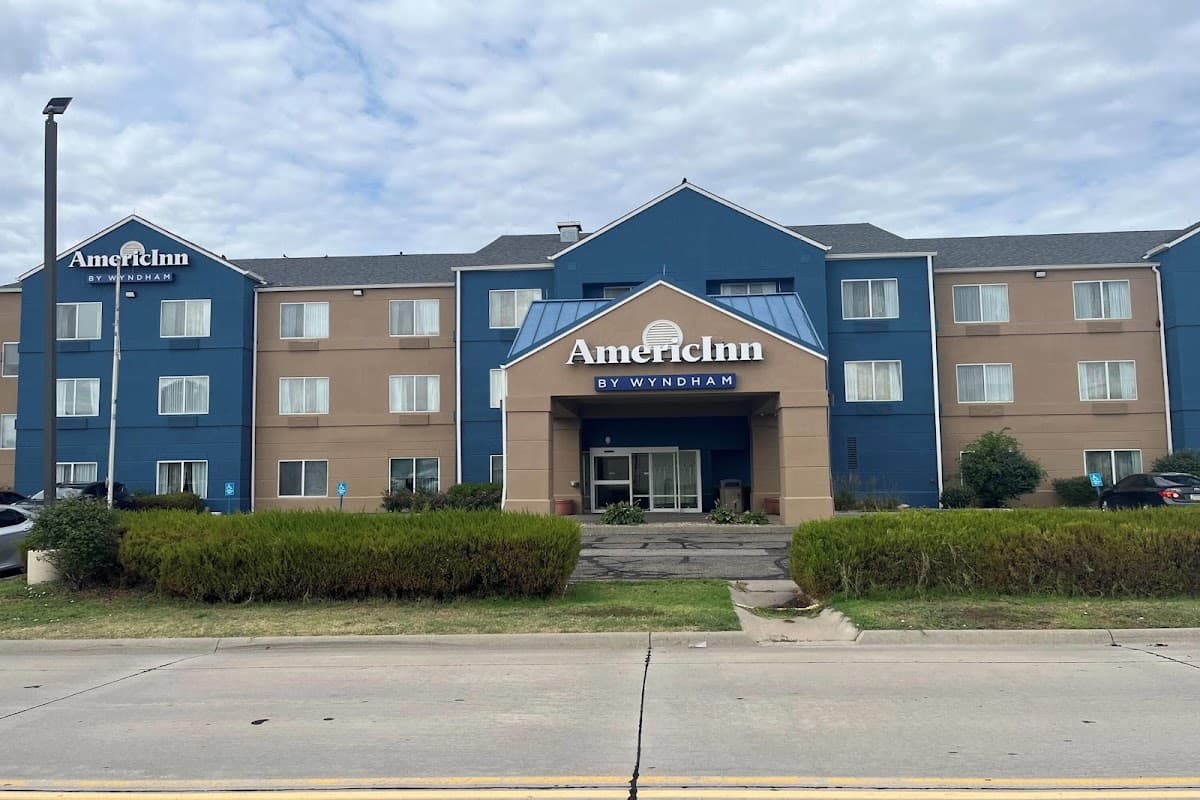 AmericInn by Wyndham Hays, Hotel in Hays