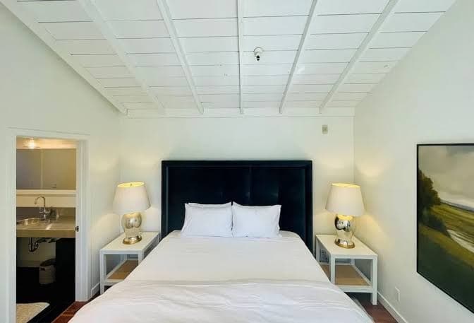 Cottages at Little Saint, Hotel in Healdsburg