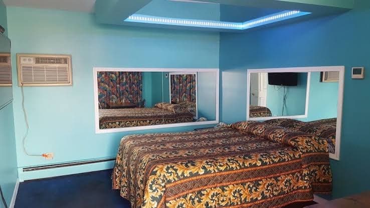 Sharns Motel - Queen Room - Non-Smoking, Motel in Worth