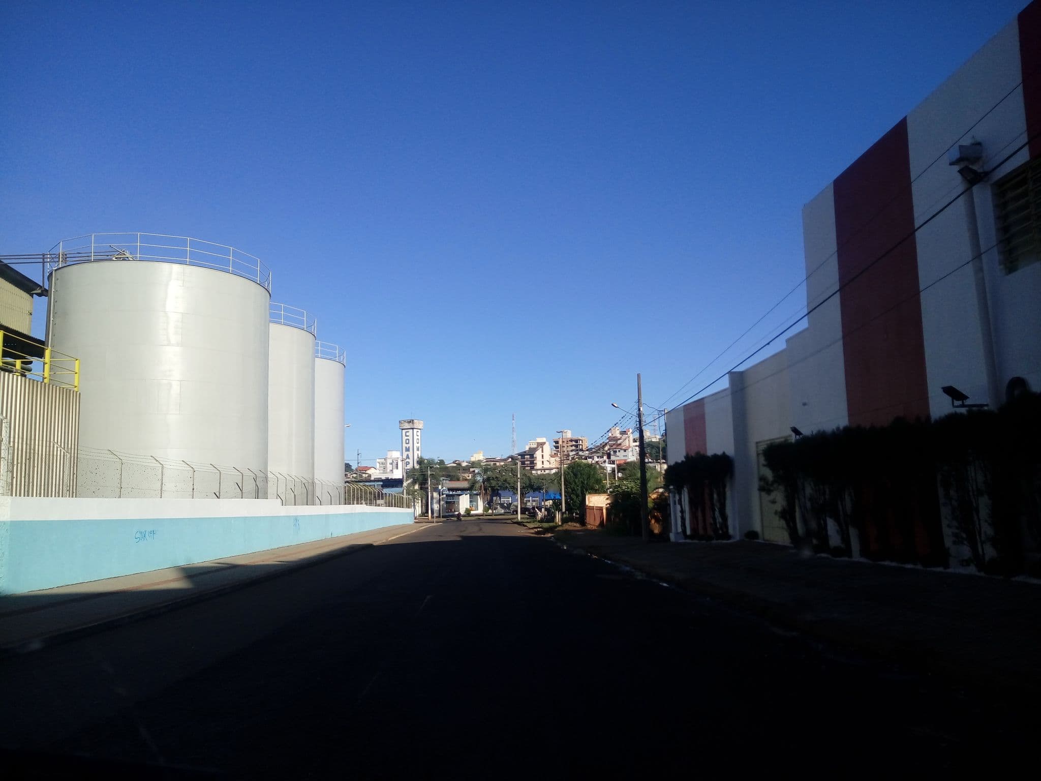 Street view near Momentos Drive-In Motel, Chapecó — © dclarks (CC BY-SA · Mapillary)