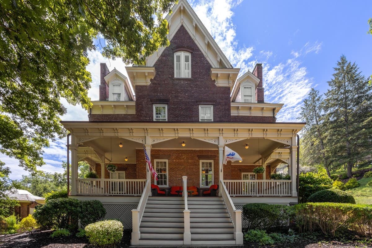 IHG Army Hotels Beat Navy House - Historia, Hotel in Highland Falls