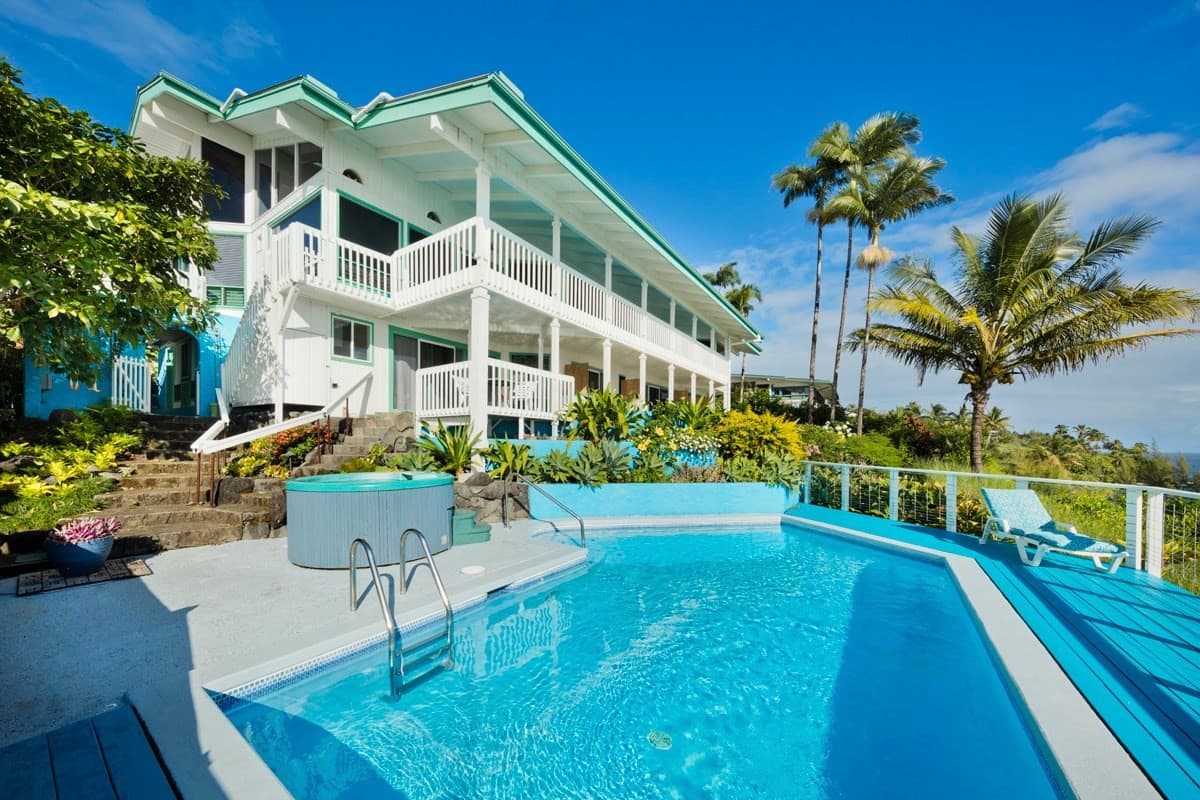 Hale Kai Hawaii Suites - Oceanfront Hilo Lodging, Hotel in Wainaku