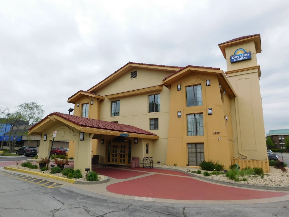 Days Inn & Suites by Wyndham Schaumburg, Hotel in Hoffman Estates