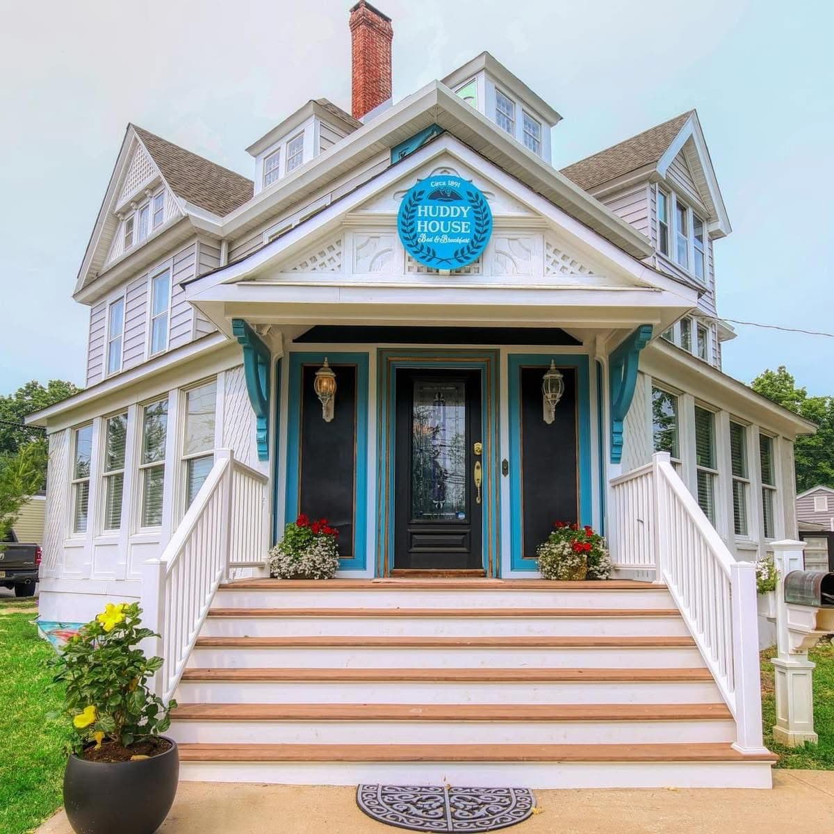Huddy House Bed & Breakfast, Hotel in Toms River