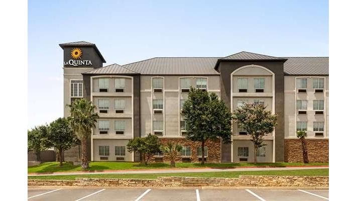 La Quinta Inn & Suites by Wyndham San Antonio N Stone Oak, Hotel in Hollywood Park