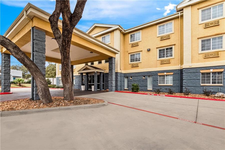 Quality Inn & Suites San Antonio Airport - Stone Oak, Hotel in Hollywood Park