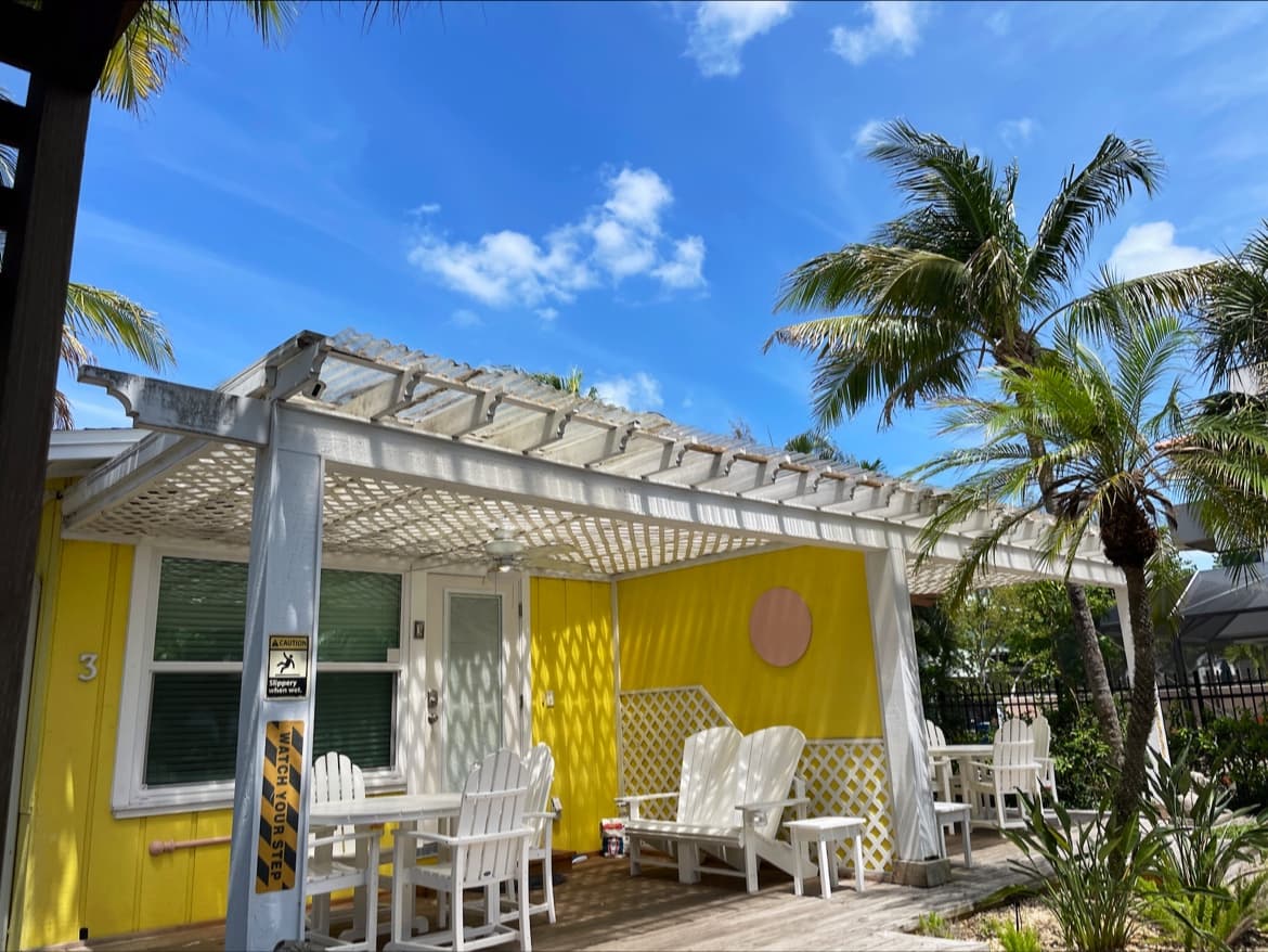 Four Beach Lovers, Hotel in Holmes Beach