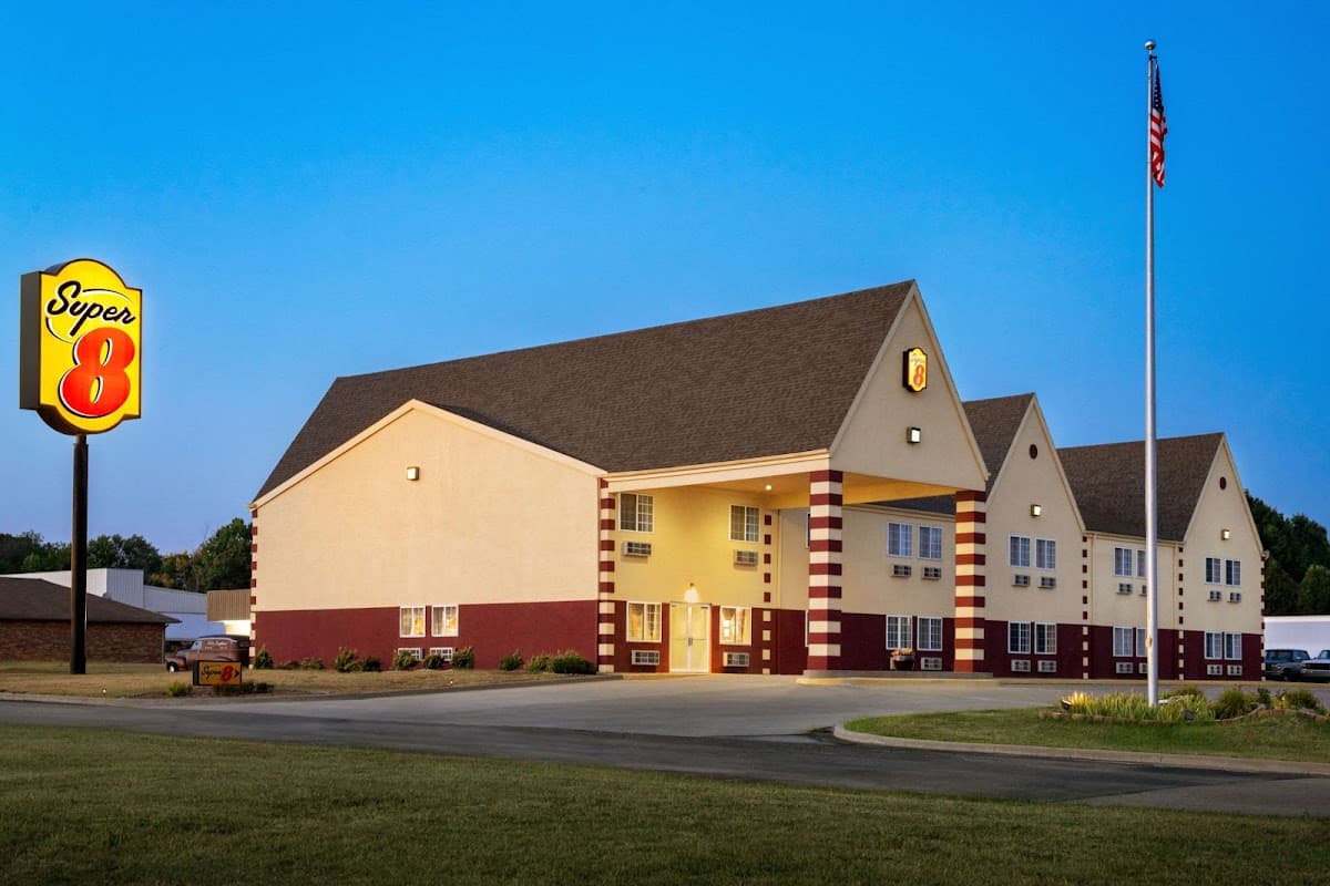 Super 8 by Wyndham Holton, Hotel in Holton