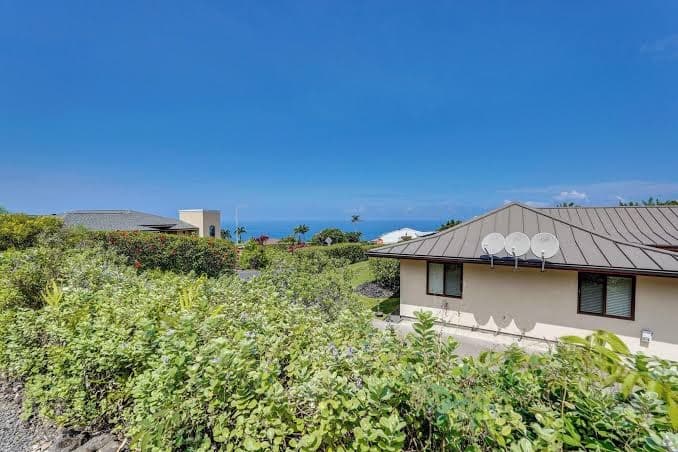 Kona Coast Hideaway w/ Patio & Pacific Ocean Views, Hotel in Hōlualoa