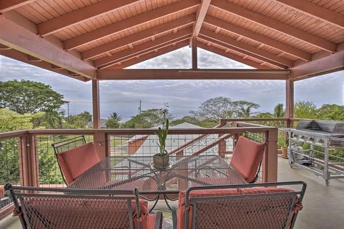 Peaceful Kailua-kona Escape w/ Shared Patio!, Hotel in Hōlualoa