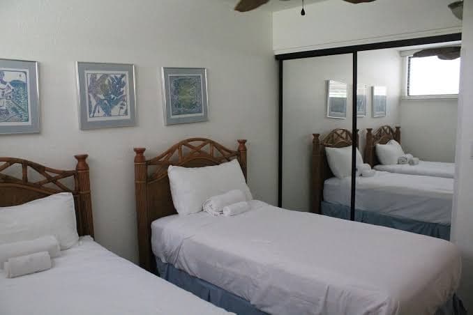 Oceanfront Sea Village stay-Views, Golden Sunsets, Pool, Spa, 5 mins Beach, 2B2B, Hotel in Kailua-Kona
