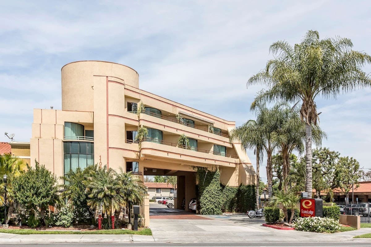 Econo Lodge Inn & Suites Riverside - Corona, Hotel in Home Gardens
