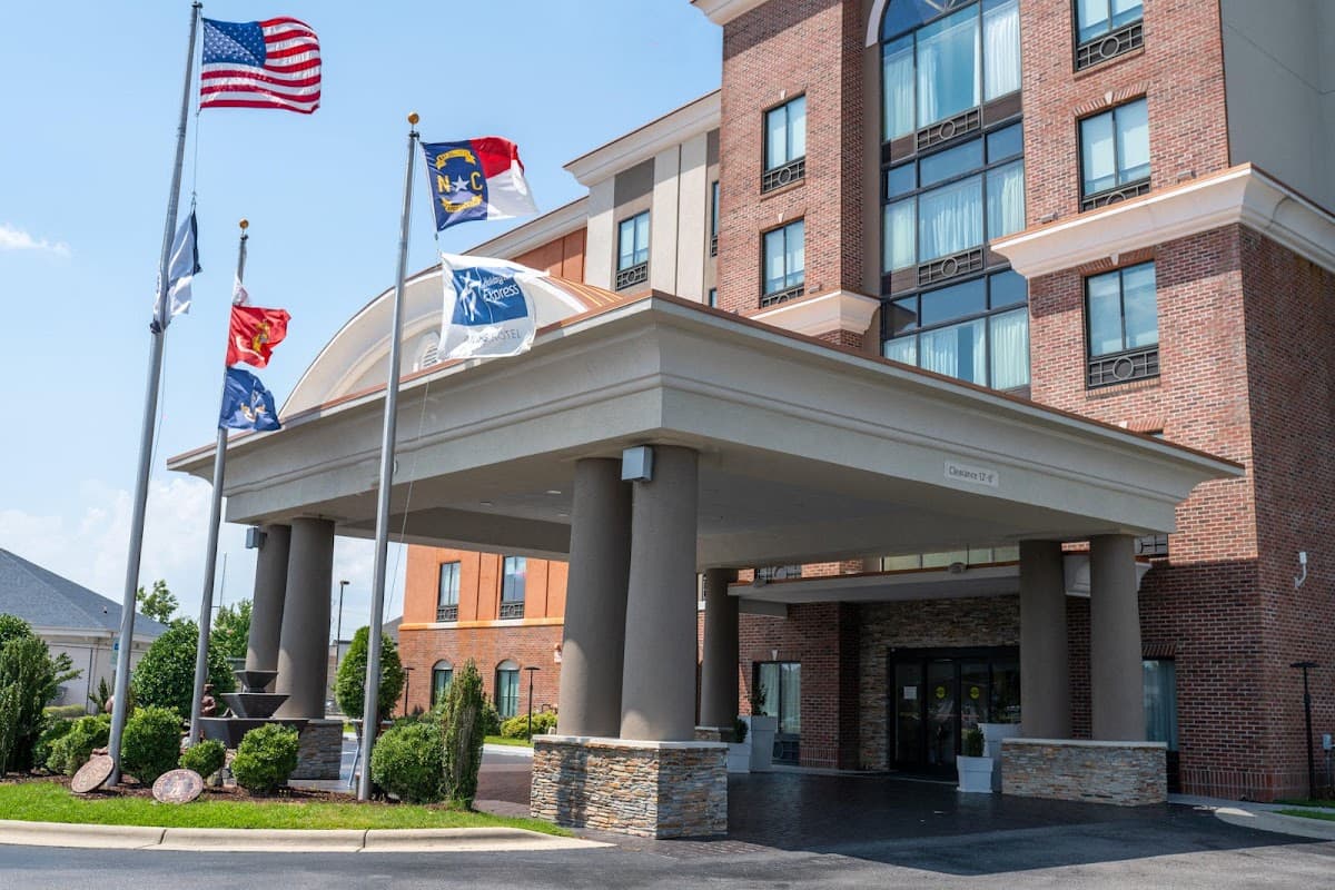 Holiday Inn Express & Suites Hope Mills-Fayetteville Arpt by IHG, Hotel in Hope Mills