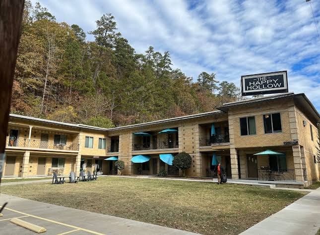 The Happy Hollow, Hotel in Hot Springs