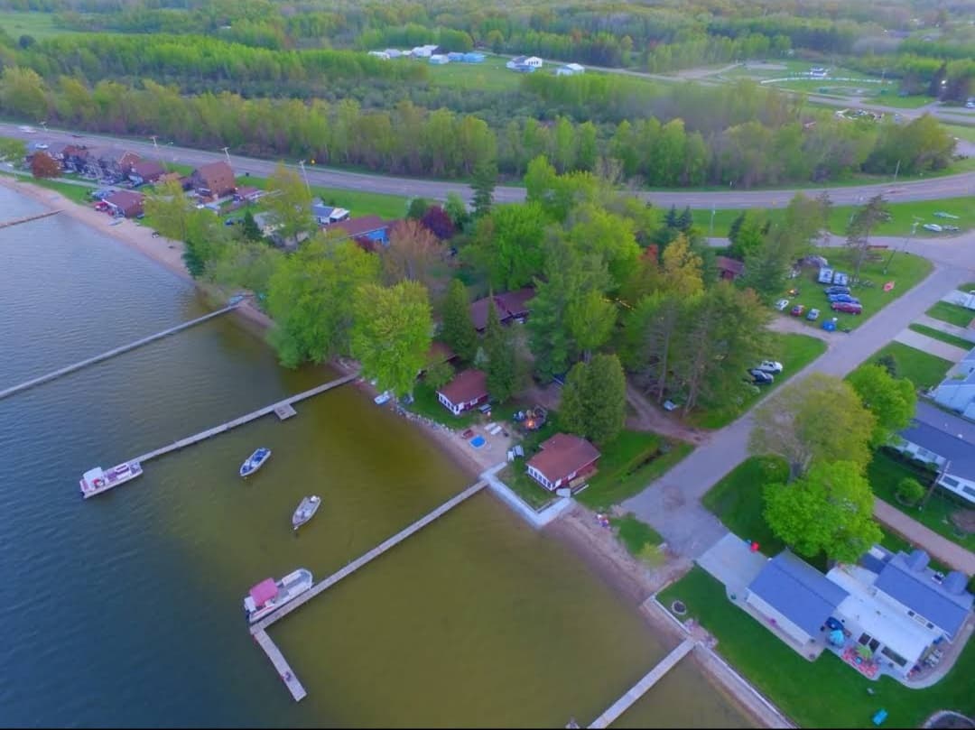 Oak Beach Resort of H.L., Resort in Houghton Lake