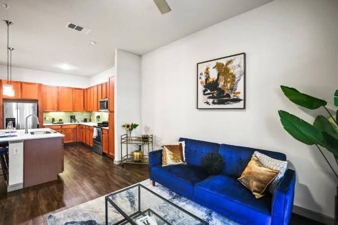 Luxury Apartment Close to Everything w Free Parking 5 - Apartment with Pool View, Hotel in Houston