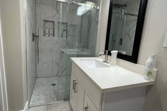 Adorable 2 bedroom guest house! Minutes from downtown, Guesthouse in Houston