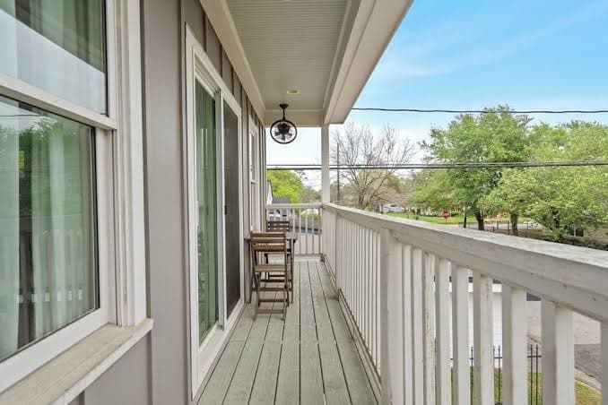 Solace One 1BR Guesthouse with Balcony Near Downtown Houston - Entire Place, Guesthouse in Houston