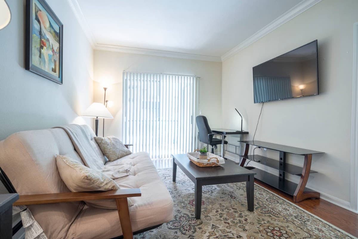 Comfy Living Arrangements, Holiday Home in Southside Place
