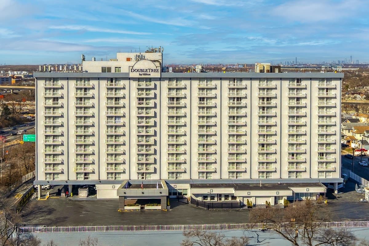 DoubleTree by Hilton New York JFK Airport, Hotel in South Ozone Park